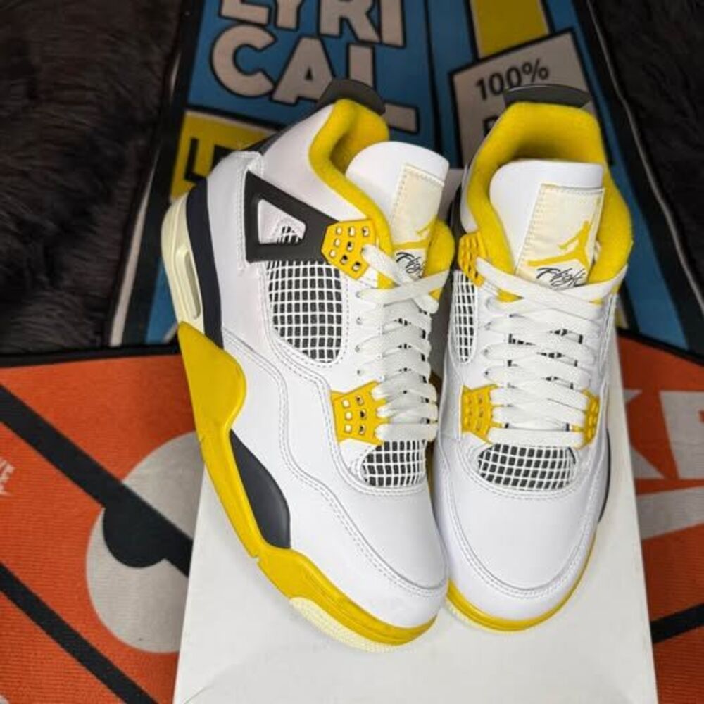 Jordan Air Jordan 4 Retro Vivid Sulfur Size 8.5W